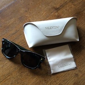 Valentino Sunglasses! V656SC Brand New